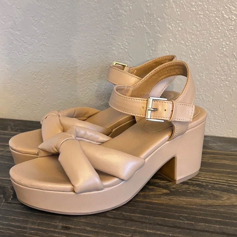 Tan Platform Block Heel Sandals Pump‎ size 7.5 Summer Vacation